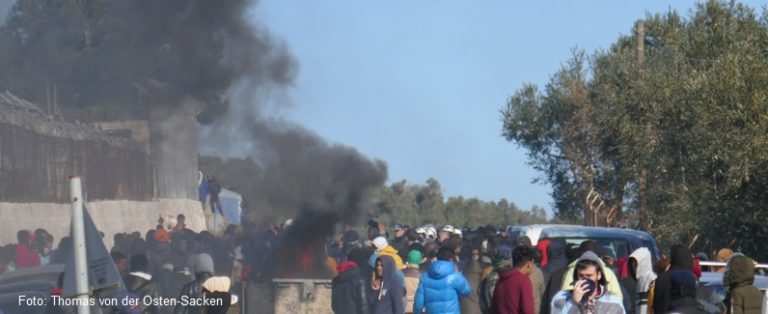 Schwarzer Rauch über dem Flüchtlingslager (Quelle: Kindernothilfe)