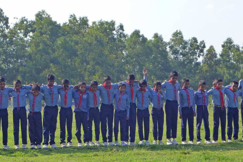 Ehemalige Straßenkinder in Uniform aufgereiht (Quelle: Kindernothilfe) Ehemalige Straßenkinder in Uniform aufgereiht (Quelle: Kindernothilfe)