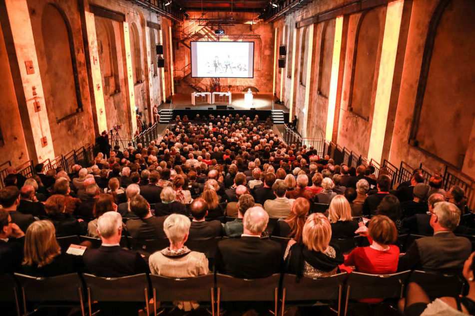 Die Gebläsehalle im Duisburger Landschaftspark Nord, voller Saal (Quelle: Kindernothilfe)