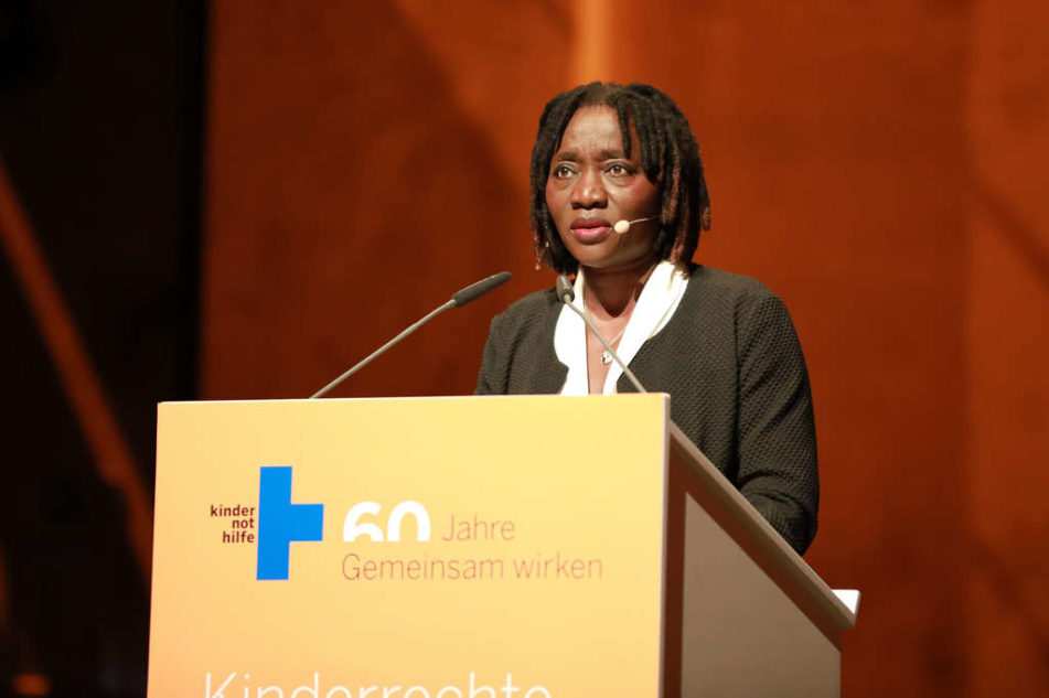 Dr. Auma Obama hält eine Rede (Quelle: Kindernothilfe) Dr. Auma Obama hält eine Rede (Quelle: Kindernothilfe)