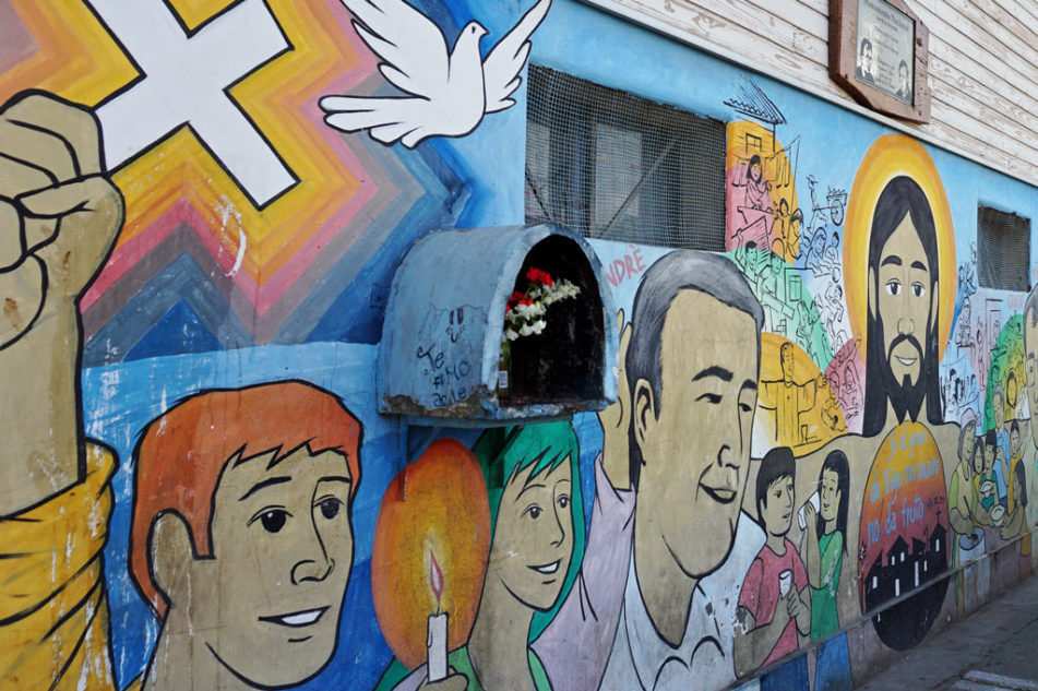 Wandbild zum Gedenken an die beiden Priester André Jarlan und Pierre Dubois (Quelle: Kindernothilfe) Wandbild zum Gedenken an die beiden Priester André Jarlan und Pierre Dubois (Quelle: Kindernothilfe)