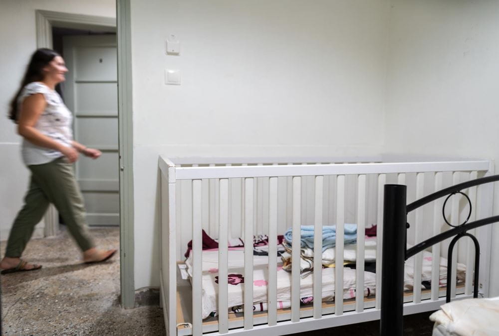 Ein Kinderbett im Schutzhaus (Quelle: Kindernothilfe) Ein Kinderbett im Schutzhaus (Quelle: Kindernothilfe)