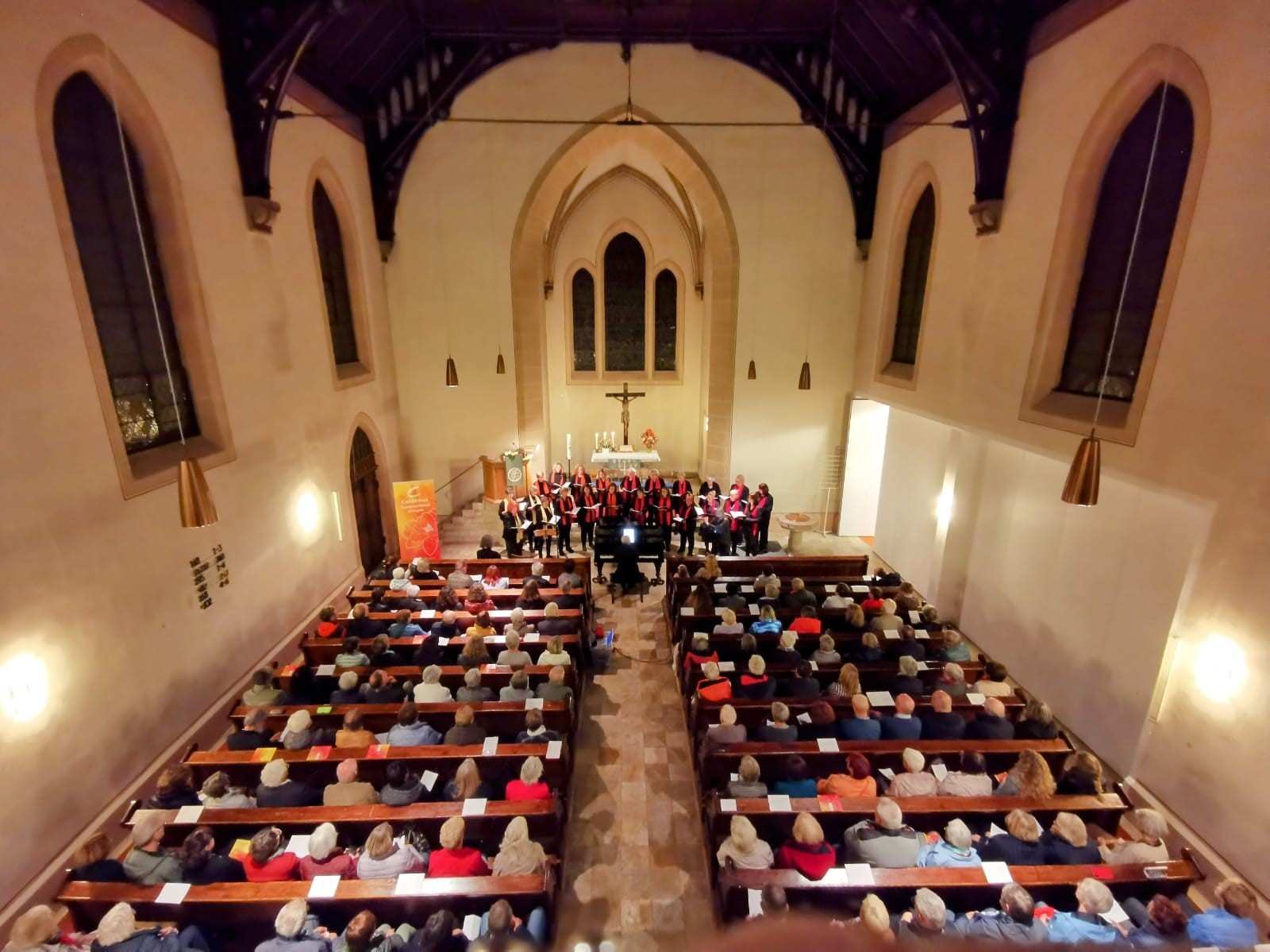 Ein vollbesetzter Kirchenraum (Quelle: privat)