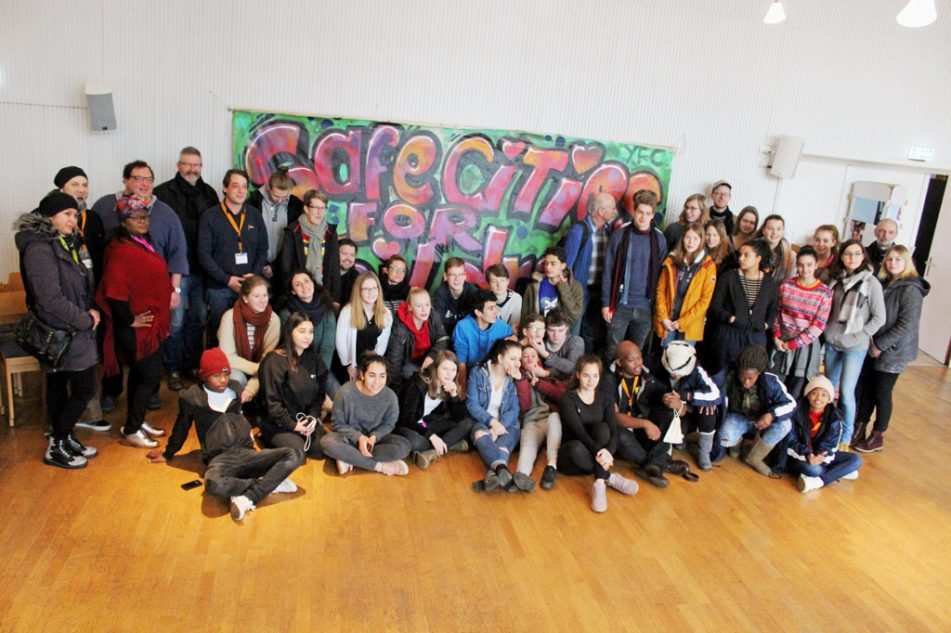 Teilnehmer:innen der Jugendkonferenz in Duisburg-Rheinhausen (Quelle: Kindernothilfe) Teilnehmer:innen der Jugendkonferenz in Duisburg-Rheinhausen (Quelle: Kindernothilfe)