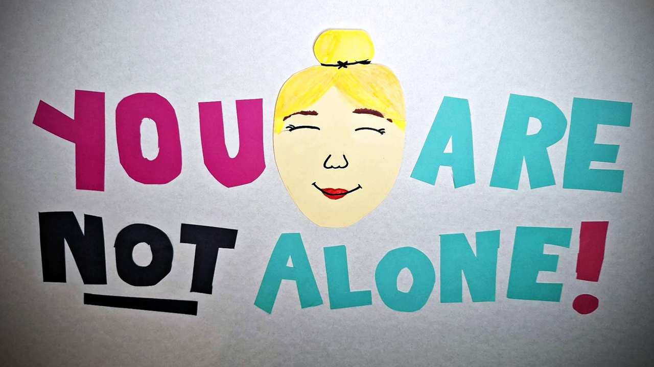 Der Stop-Motion-Film „YOU ARE NOT ALONE“ wurde auf der Jugendkonferenz der Kindernothilfe 2024 in Duisburg zum Thema „Gewalt und Versöhnung“ mit Jugendlichen aus Südafrika, Sri Lanka und Deutschland gedreht.