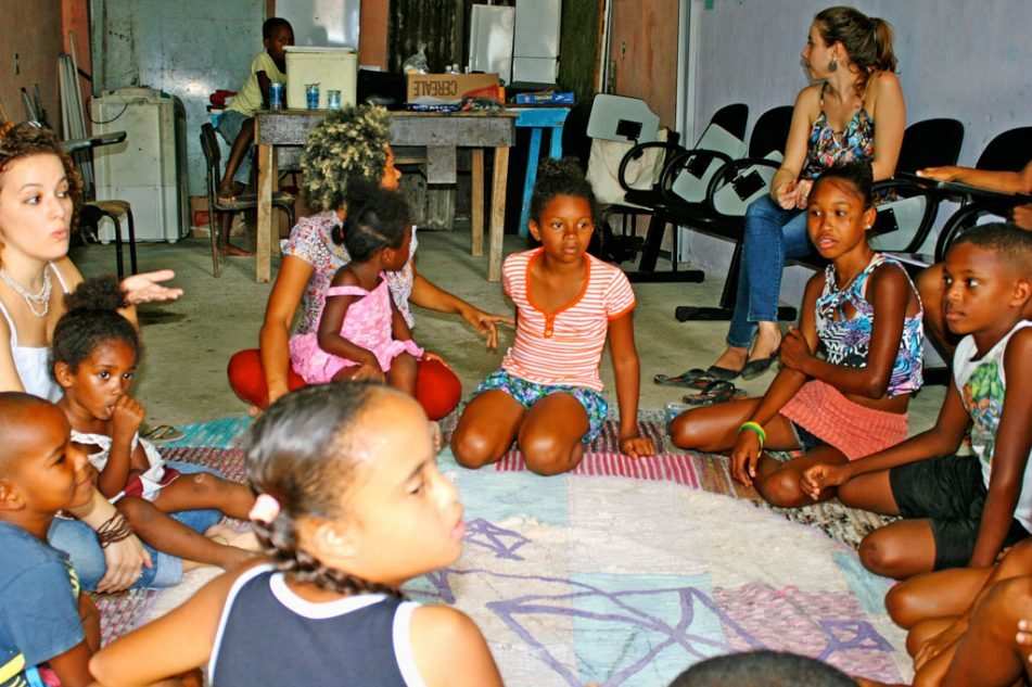 Kinder gemeinsam in einem Sitzkreis (Quelle: Kindernothilfe) Kinder gemeinsam in einem Sitzkreis (Quelle: Kindernothilfe)