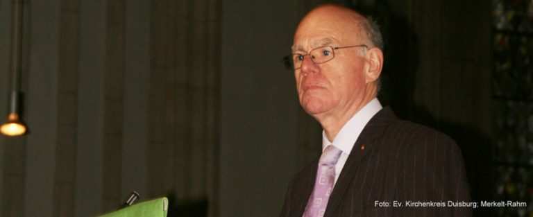 Norbert Lammert am Podium (Quelle: Kindernothilfe) Norbert Lammert am Podium (Quelle: Kindernothilfe)