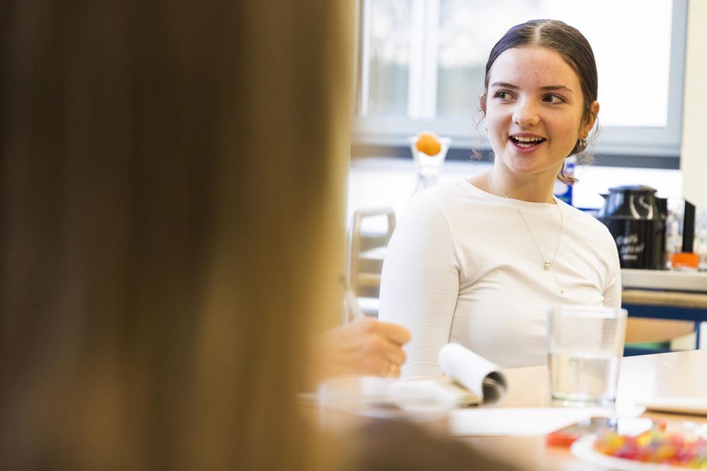 Geflüchtete Kinder aus der Ukraine auf dem Krupp Gymnasium Duisburg Geflüchtete Kinder aus der Ukraine auf dem Krupp Gymnasium Duisburg