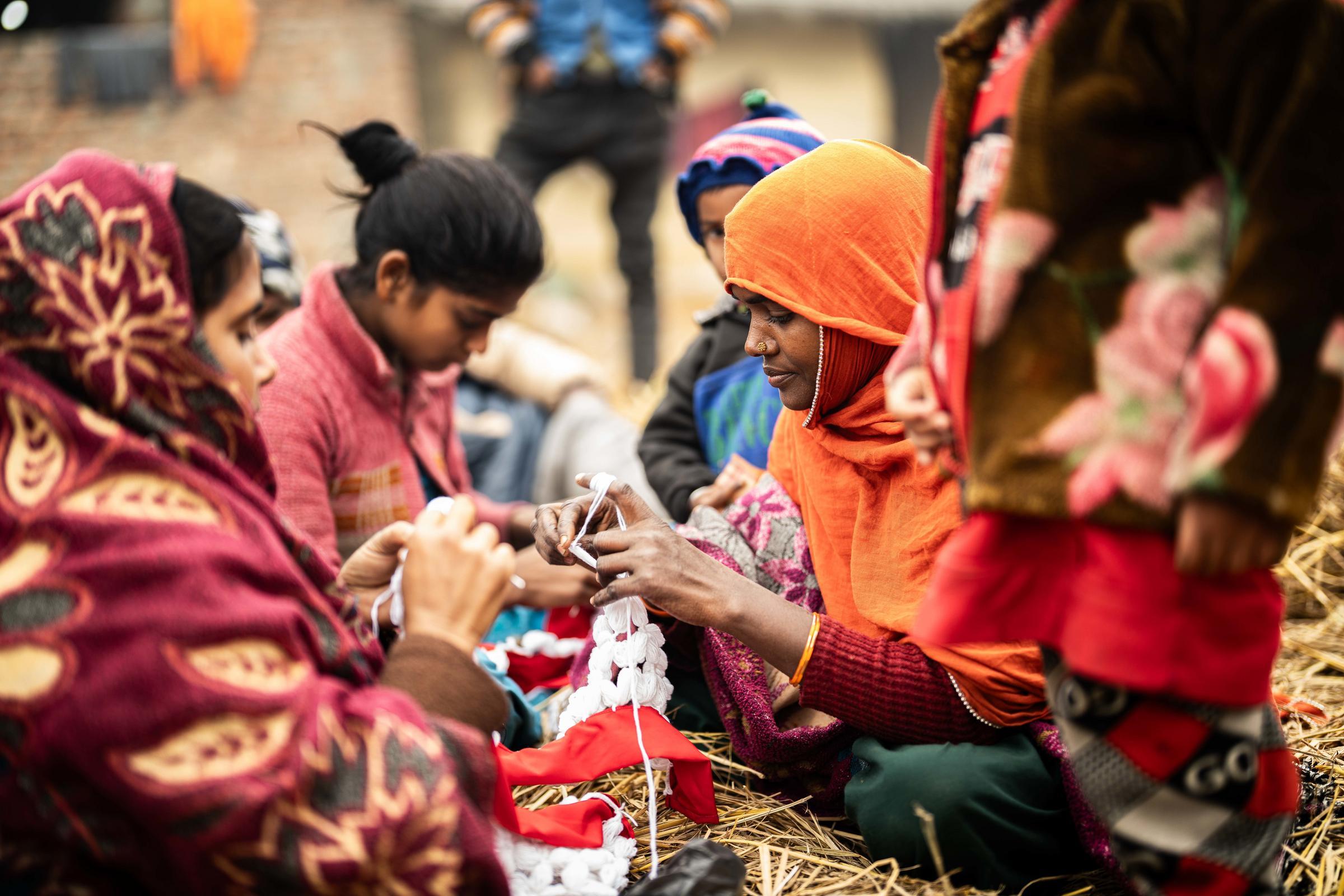 Ein Bild einer Selbsthilfegruppe aus Nepal (Foto : Jakob Studnar / Kindernothilfe)