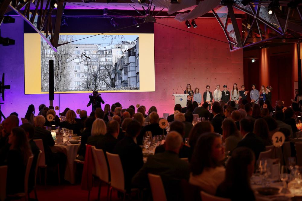 Medienpreis-Kindernothilfe 2024- Veranstaltung-Saal
Kindernothilfe-Medienpreis 2024: Impressionen der Preisverleihung am 15.11.2024 Medienpreis-Kindernothilfe 2024- Veranstaltung-Saal
Kindernothilfe-Medienpreis 2024: Impressionen der Preisverleihung am 15.11.2024