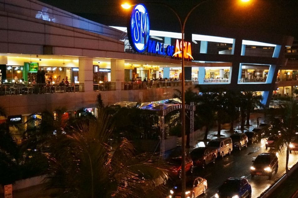 Günstig gelegene Restaurants in einem Einkaufszentrum in Manila (Quelle: Kindernothilfe) Günstig gelegene Restaurants in einem Einkaufszentrum in Manila (Quelle: Kindernothilfe)