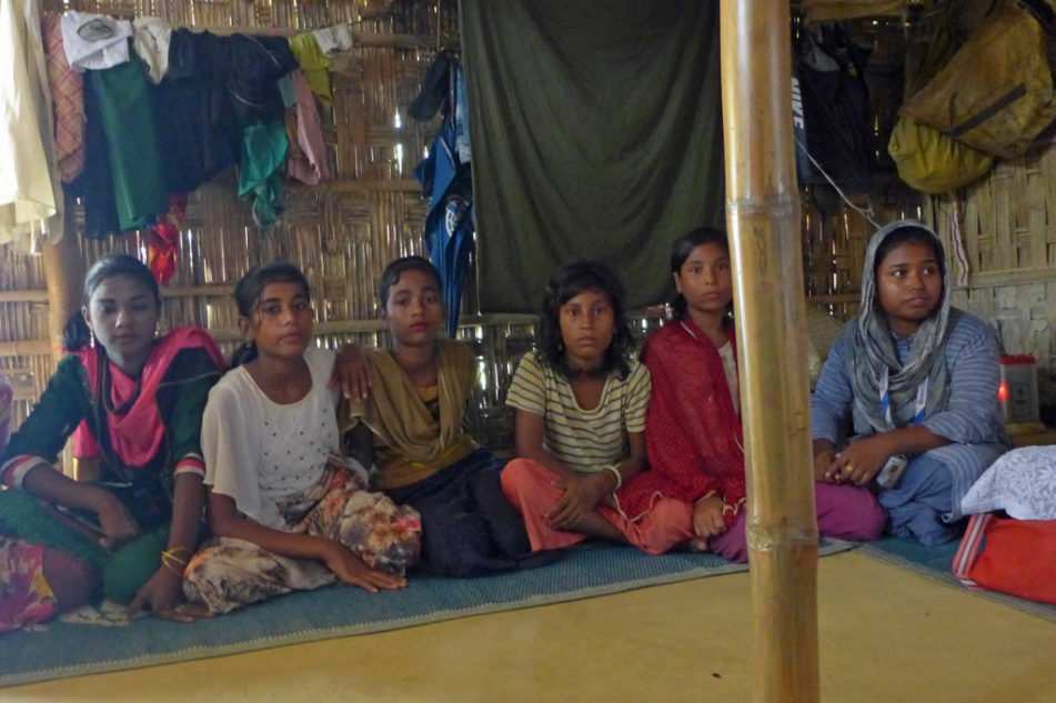 Im Rohingya Camp: Jugendkomitee (Quelle: Kindernothilfe) Im Rohingya Camp: Jugendkomitee (Quelle: Kindernothilfe)