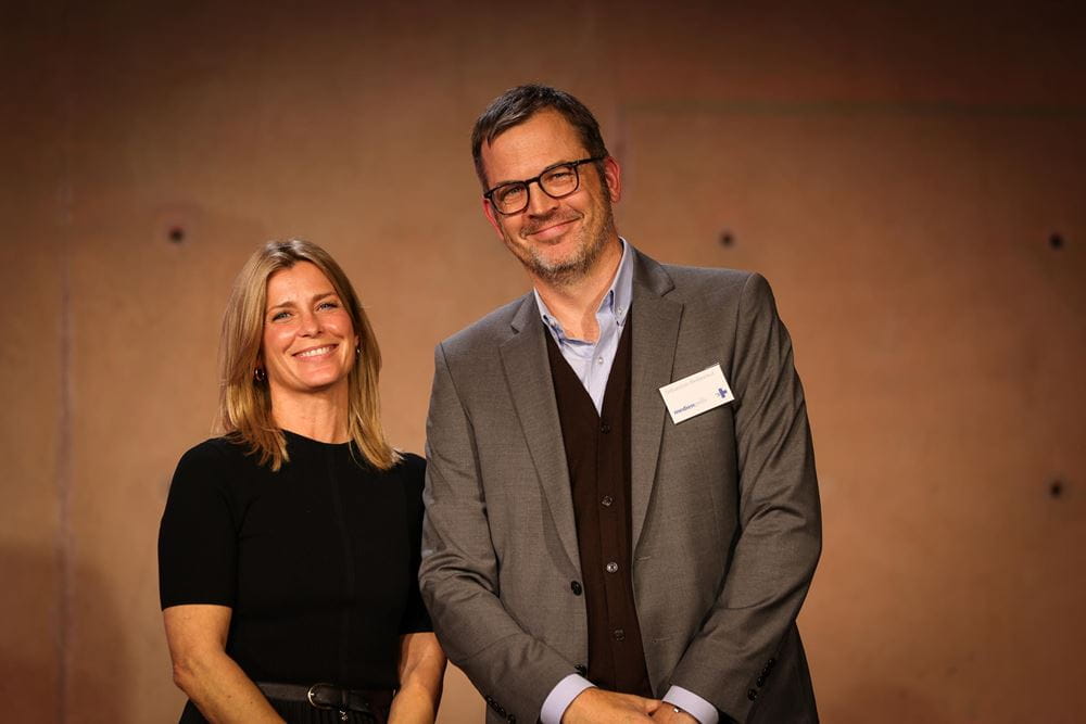 "Story on Stage"-Preis-Gewinner Sebastian Bellwinkel und Kindernothilfe-Botschafterin Valerie Niehaus beim Kindernothilfe-Medienpreis 2024 (Quelle: KNH/Ralf Krämer) "Story on Stage"-Preis-Gewinner Sebastian Bellwinkel und Kindernothilfe-Botschafterin Valerie Niehaus beim Kindernothilfe-Medienpreis 2024 (Quelle: KNH/Ralf Krämer)