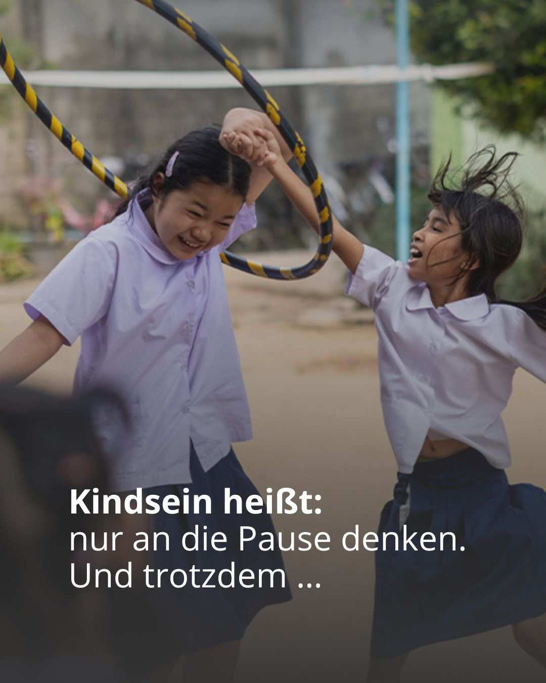 Instagram-Karussellslides: Kampagne #Kindsein; Motiv Bildung (Pause)