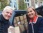 Adventstüten vom AK Münster Zweigstelle Ahaus Hans-Jürgen Middelkamp mit Siggi Spiegelburg bzw. bei Übergabe der Spendenbox bei Intersport Sandberg Adventstüten vom AK Münster Zweigstelle Ahaus Hans-Jürgen Middelkamp mit Siggi Spiegelburg bzw. bei Übergabe der Spendenbox bei Intersport Sandberg