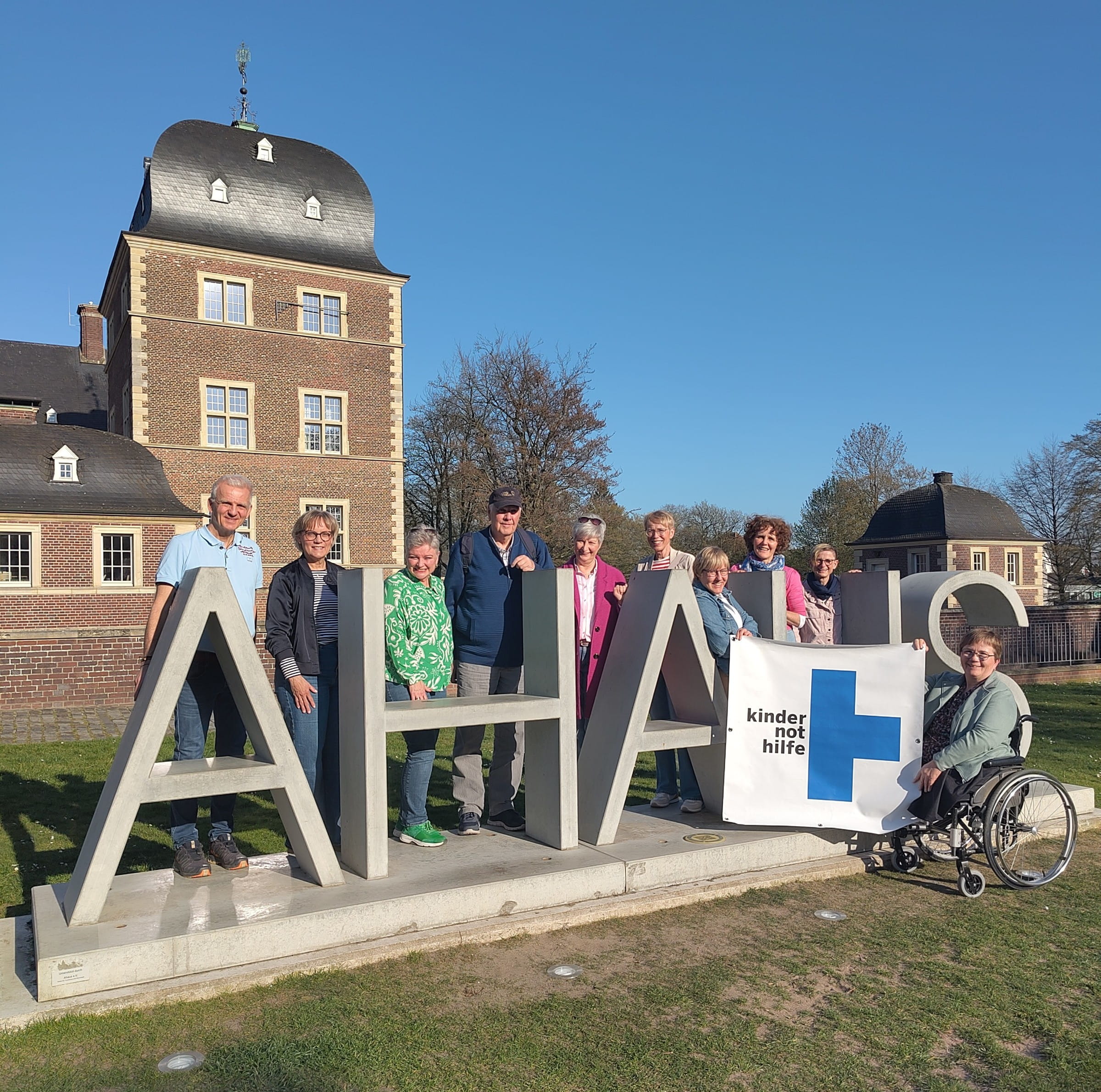 Gruppenfoto Freundeskreis Ahaus
und Foto Hans-Jürgen Middelkamp