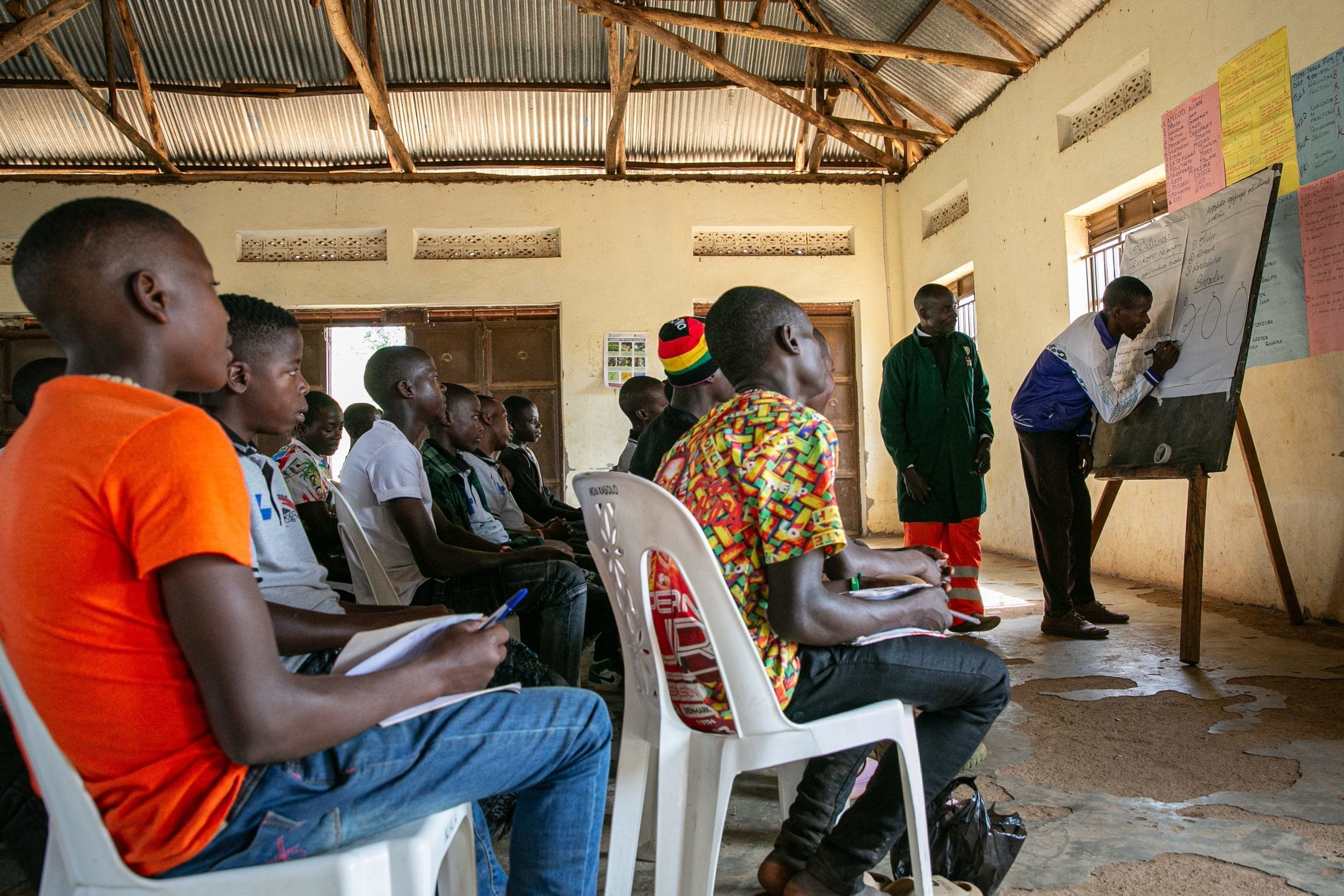 Theorieunterricht im Rahmen des Mobile Farm School Programms (Quelle: Sascha Montag)