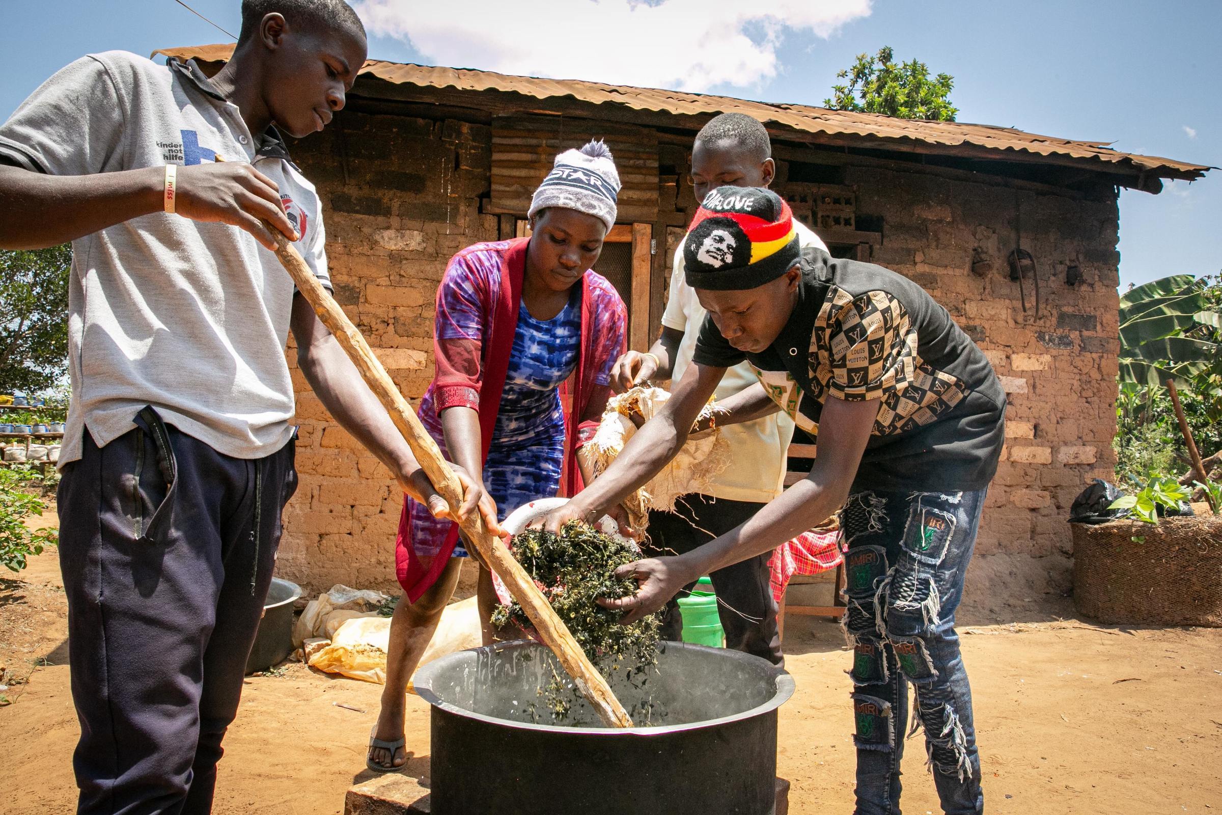 Die Mobile young farmers group stellt nachhaltigen Dünger her (Quelle: Sascha Montag) Die Mobile young farmers group stellt nachhaltigen Dünger her (Quelle: Sascha Montag)