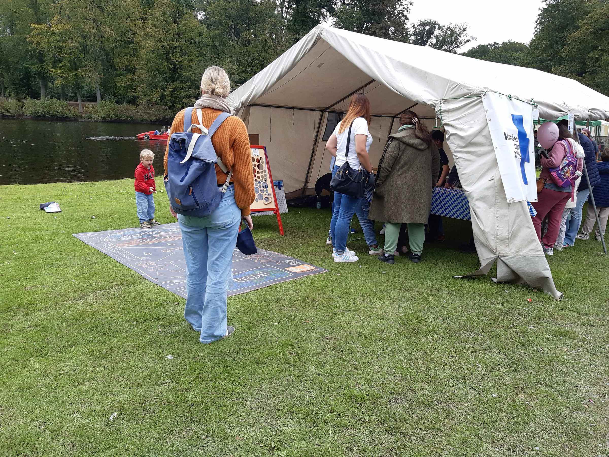 Freundeskreis Rhein-Ruhr
Plakat Friemersheim 2025 und Weltkindertag in Krefeld 2024 Freundeskreis Rhein-Ruhr
Plakat Friemersheim 2025 und Weltkindertag in Krefeld 2024