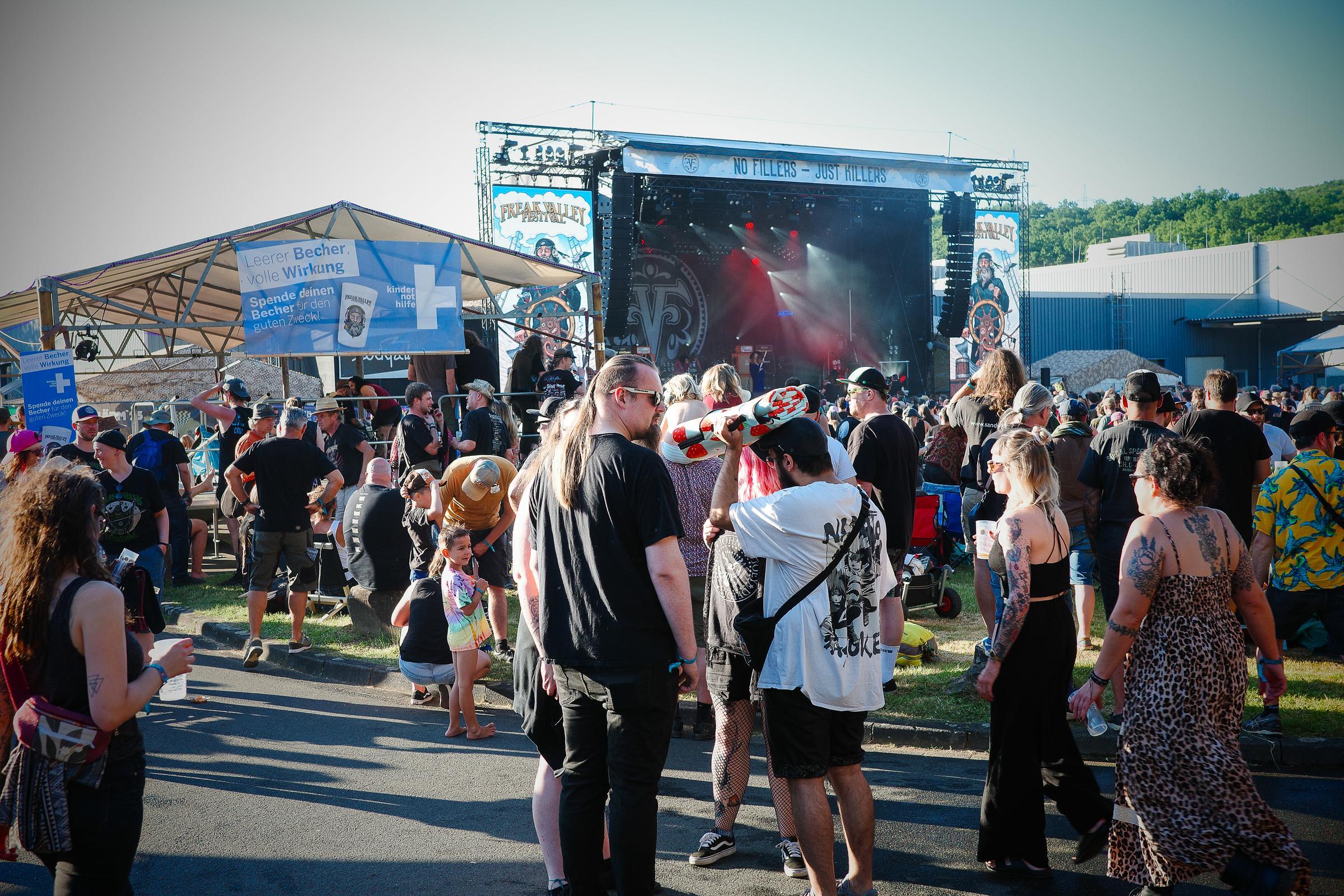 Menschenmenge vor der Bühne auf dem Freak Valley Festival 2025 (Quelle: Kindernothilfe) Menschenmenge vor der Bühne auf dem Freak Valley Festival 2025 (Quelle: Kindernothilfe)