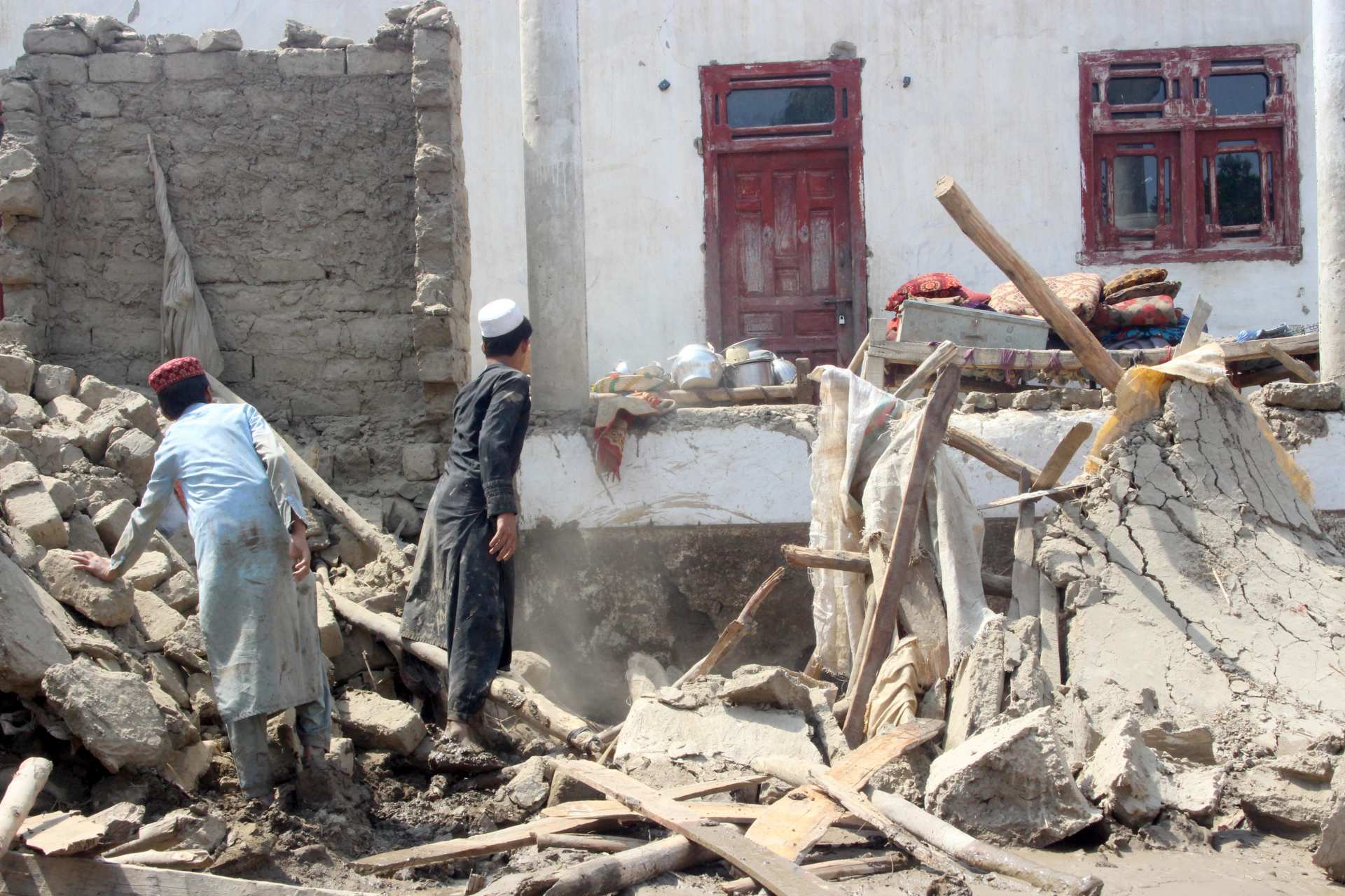 Eingestürzte Häuser in Nangarhar, Afghanistan (IMAGO / Xinhua) Eingestürzte Häuser in Nangarhar, Afghanistan (IMAGO / Xinhua)