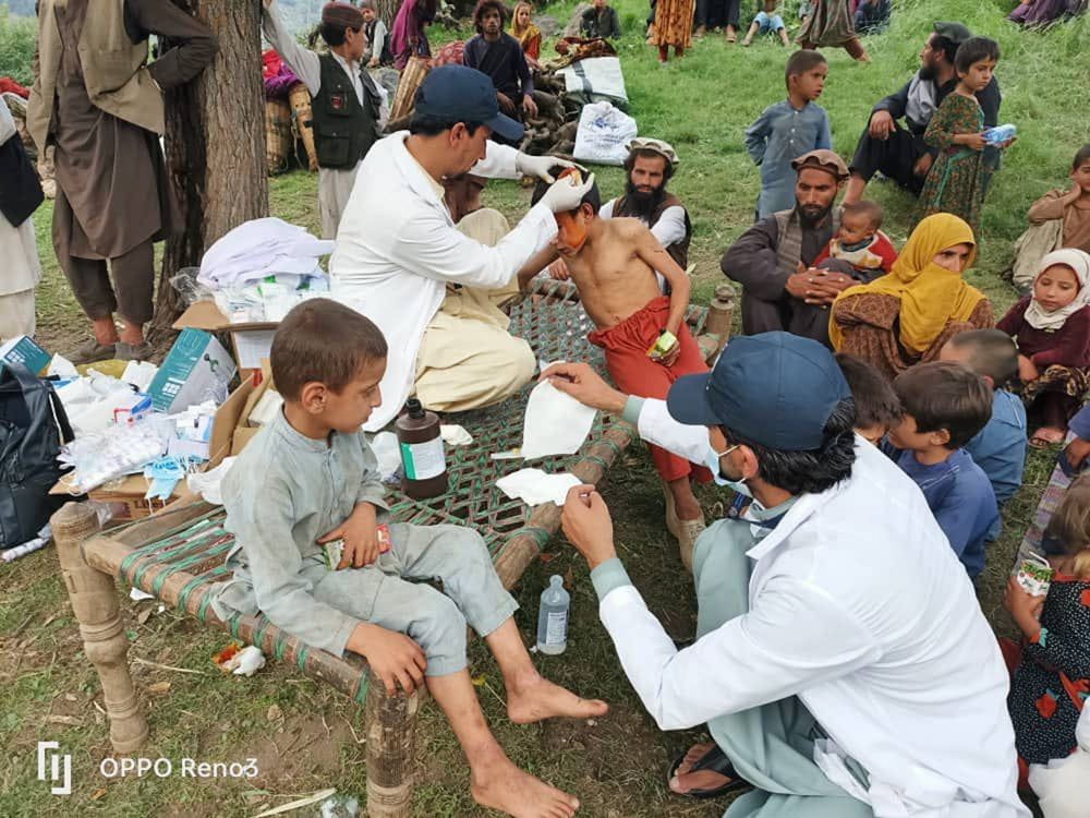 Versorgung von Erdbebenopfern in Ost-Afghanistan (Quelle: Kindernothilfe-Partner) Versorgung von Erdbebenopfern in Ost-Afghanistan (Quelle: Kindernothilfe-Partner)