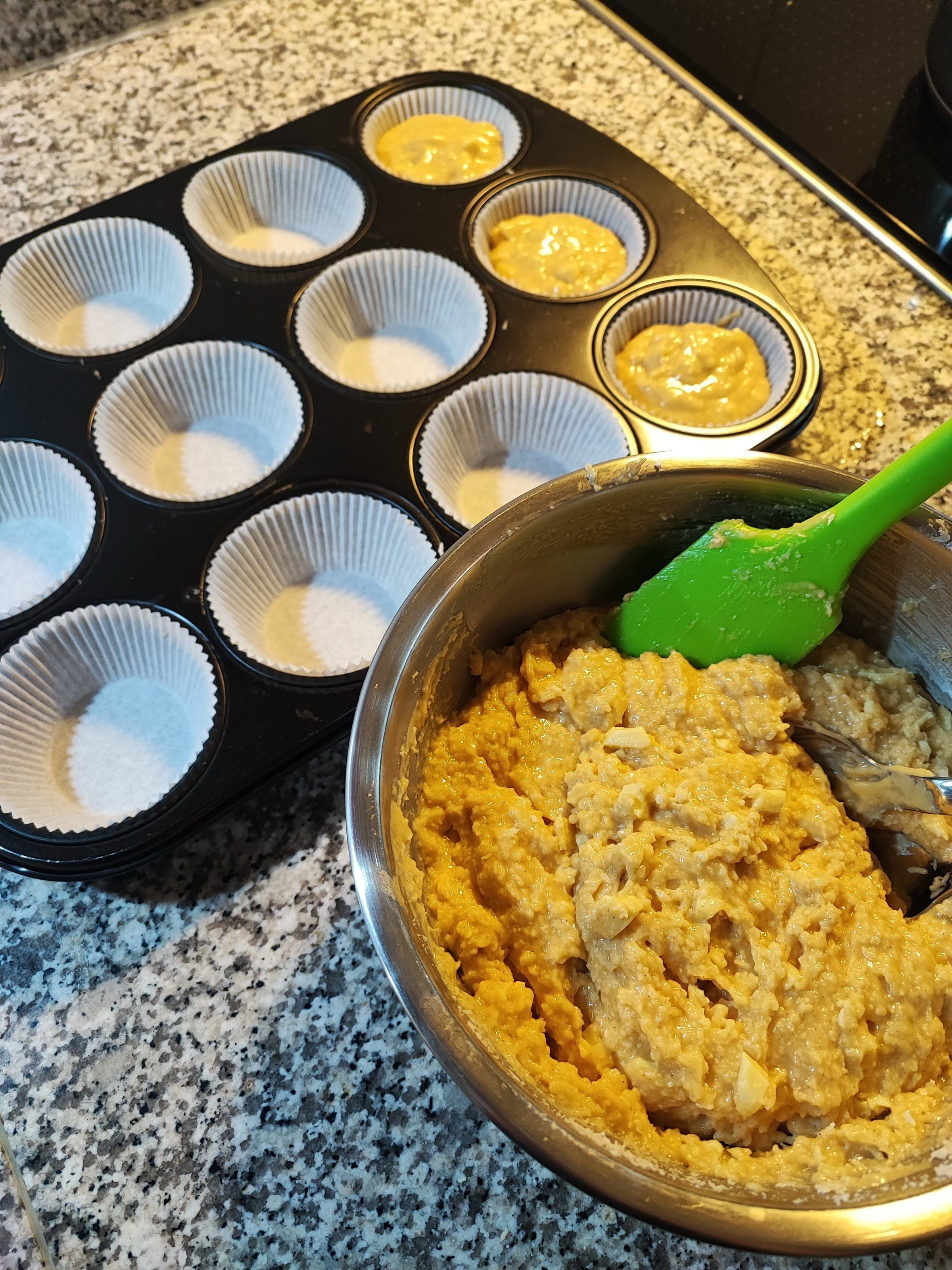 Backaktion: Coklat Kelapa-Muffins (Schokoladen-Kokos-Muffins)  aus Indonesien (Quelle: Kindernothilfe)