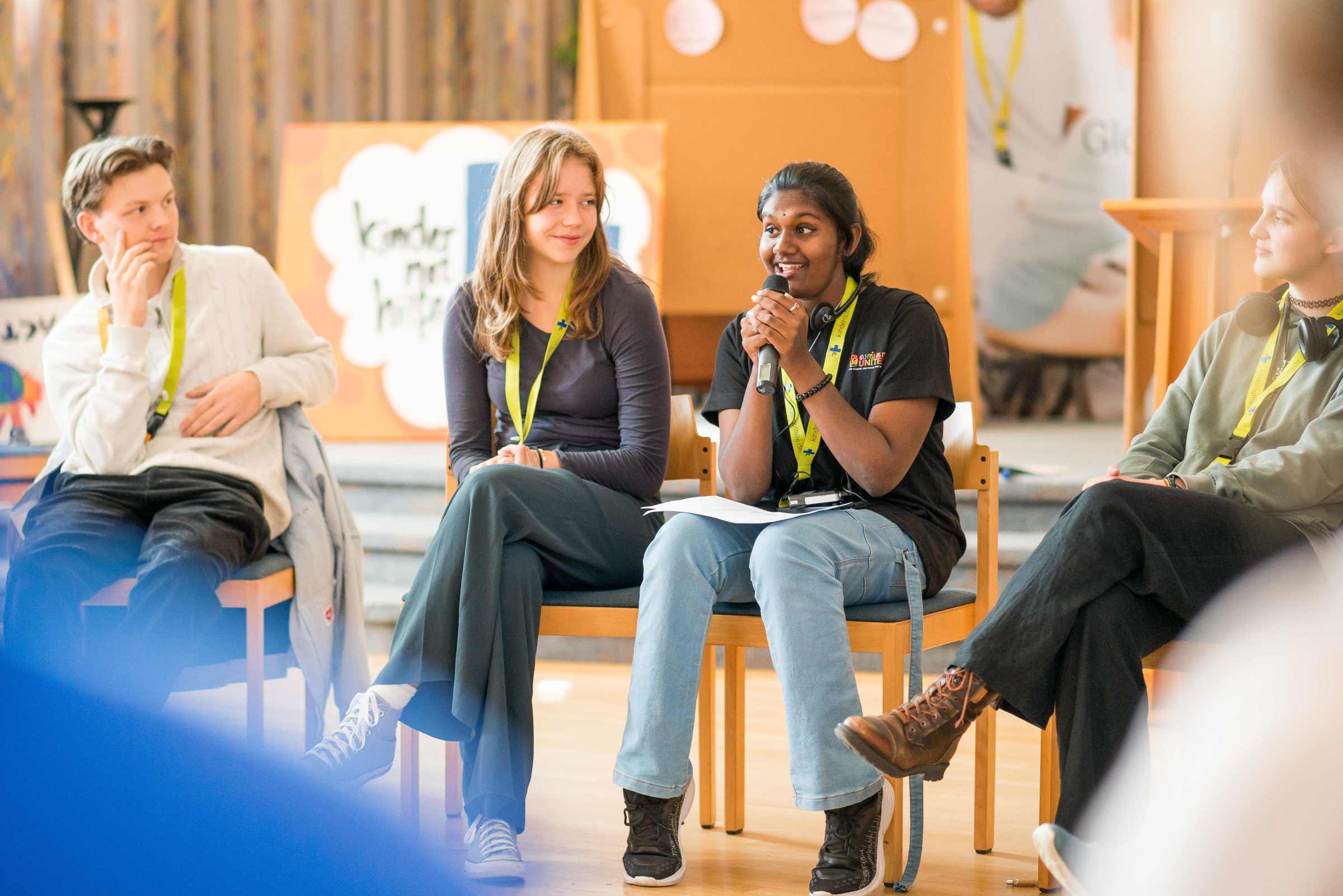 Jugendliche tauschen sich aus auf der Jugendkonferenz (Quelle: Finn Schäfer)