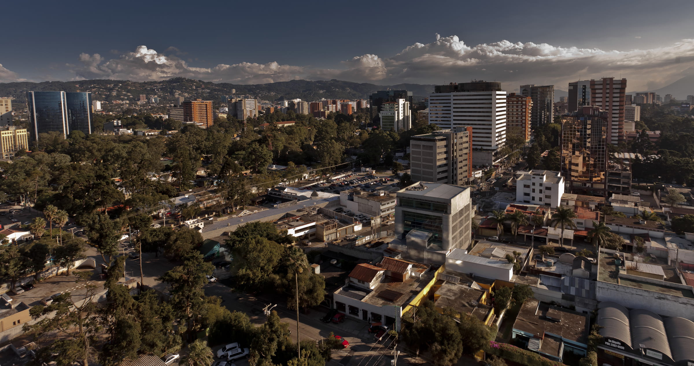 Übersicht auf Guatemala-Stadt vom Dach der Deutschen Botschaft am Dienstag (22.11.11). Foto Jakob Studnar - fotopool Übersicht auf Guatemala-Stadt vom Dach der Deutschen Botschaft (Foto: Jakob Studnar - fotopool)