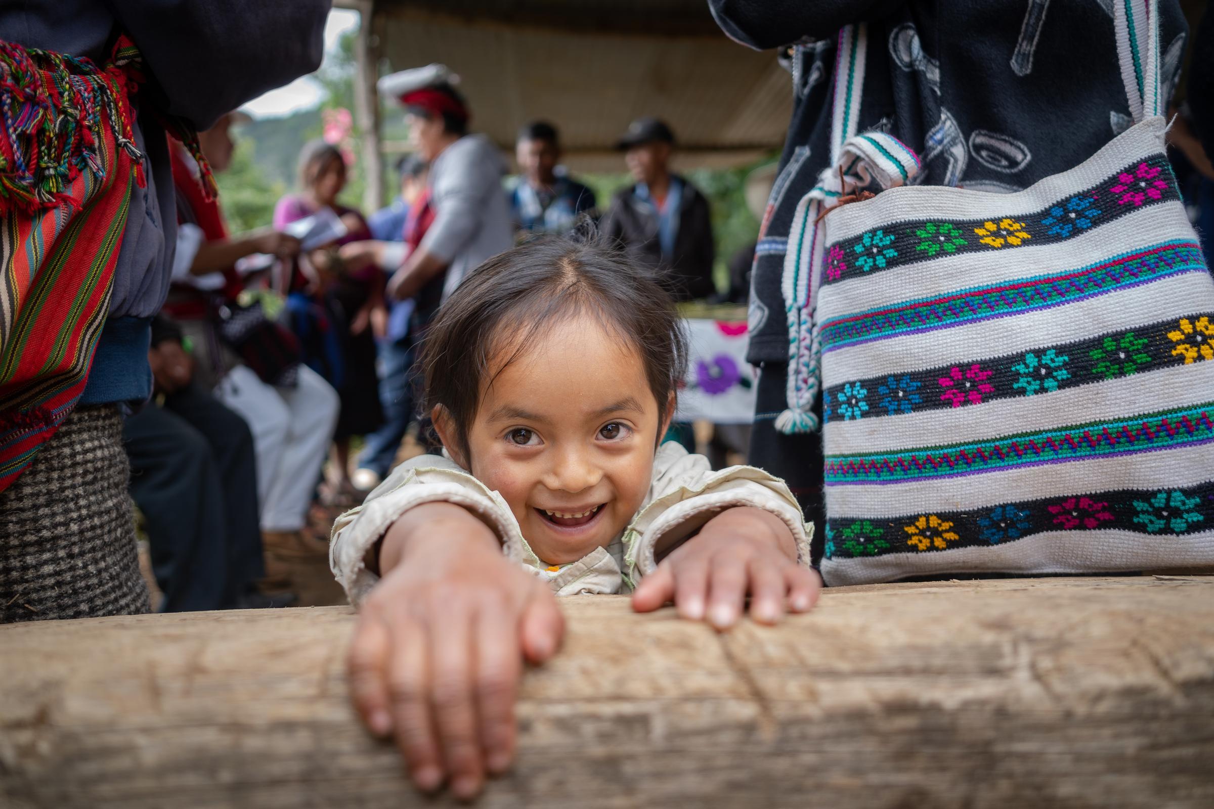 Ein Kleinkind aus Guatemala lächelt in die Kamera (Foto: Jakob Studnar /  Kindernothilfe)