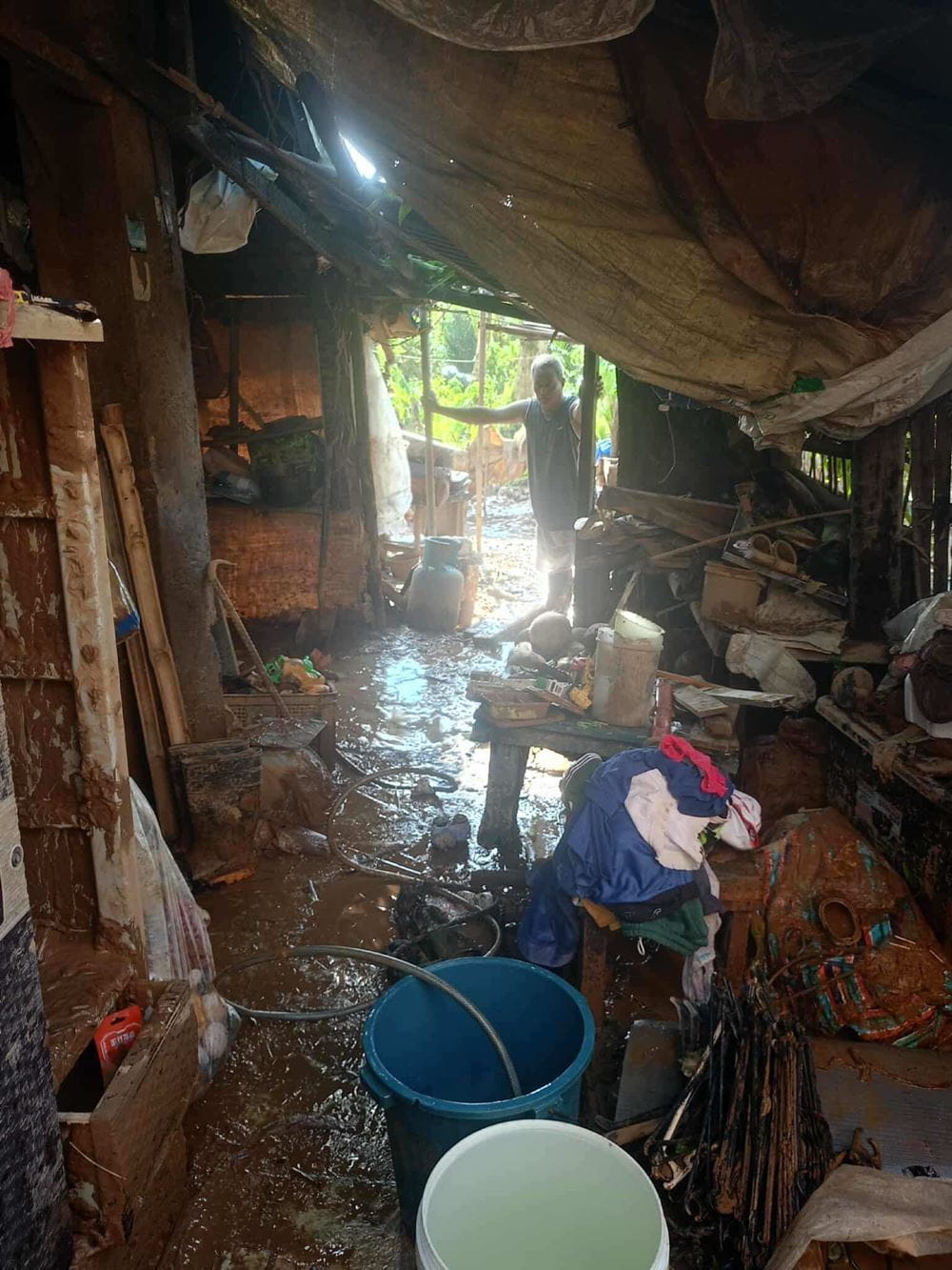 Ein verwüstetes Haus vollgelaufen mit Wasser Catanduanes, Philippinen, November 2025 (Quelle: BCCD) Ein verwüstetes Haus vollgelaufen mit Wasser Catanduanes, Philippinen, November 2025 (Quelle: BCCD)