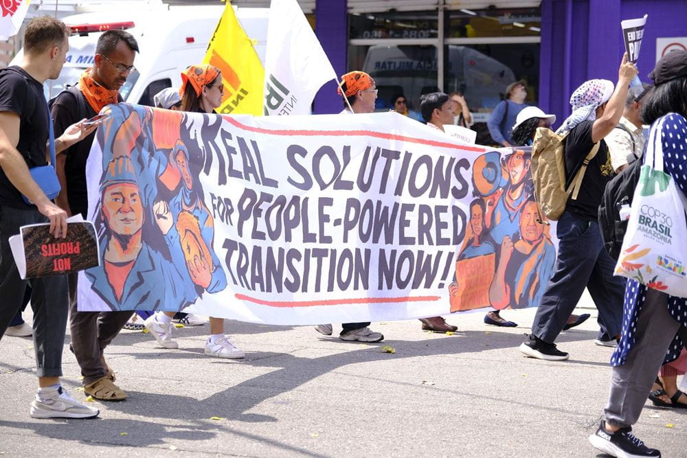 Marsch der Zivilgesellschaft mit der Forderung für "Echte Lösungen" vor der COP30 (Quelle: Katharina Draub/Kindernothilfe) Marsch der Zivilgesellschaft mit der Forderung für "Echte Lösungen" vor der COP30 (Quelle: Katharina Draub/Kindernothilfe)