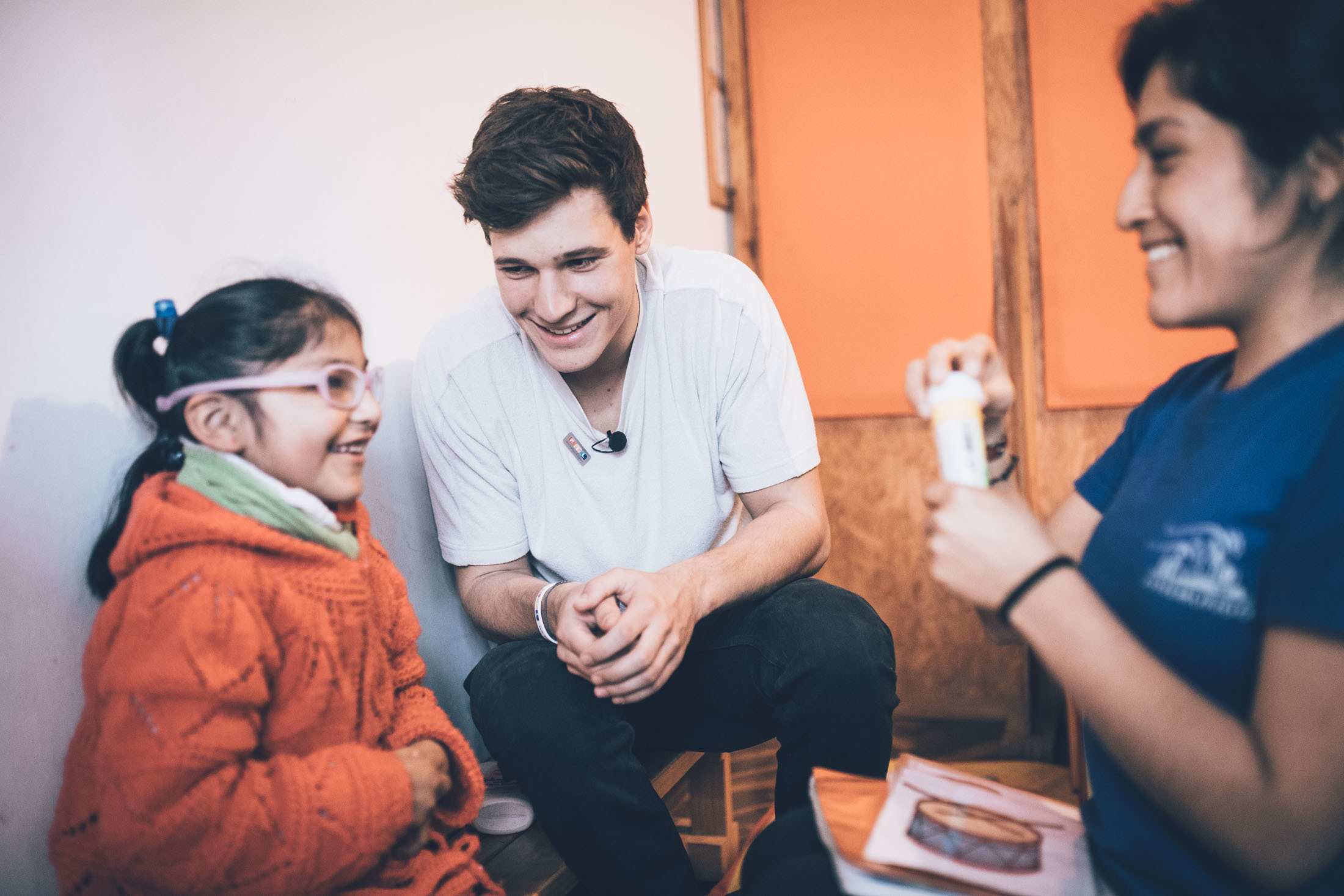 Wincent Weiss bei seinem Projektbesuch in Peru (Quelle: Christoph Köstlin)