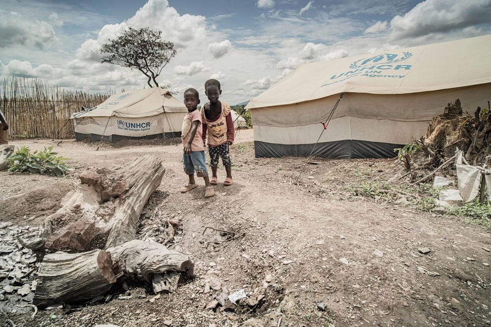 Zwei Kinder im Flüchtlingscamp Musenyi Lager in Rutana, Burundi (Quelle: Jakob Studnar) Zwei Kinder im Flüchtlingscamp Musenyi Lager in Rutana, Burundi (Quelle: Jakob Studnar)