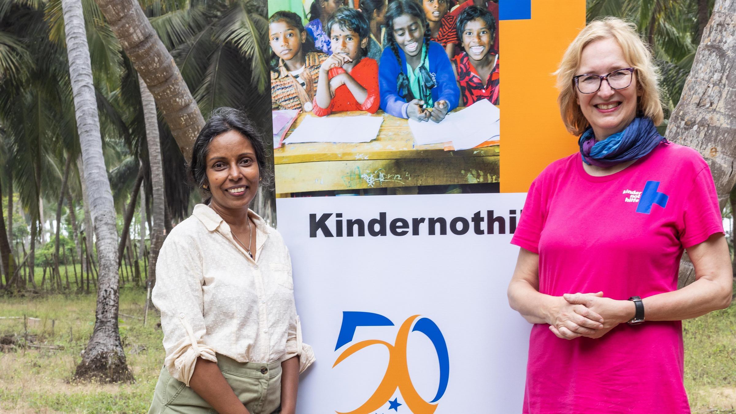 Vorstandsvorsitzende der Kindernothilfe, Katrin Weidemann, zusammen mit Ramya Jirasinghe Vorstandsvorsitzende der Kindernothilfe, Katrin Weidemann, zusammen mit Ramya Jirasinghe