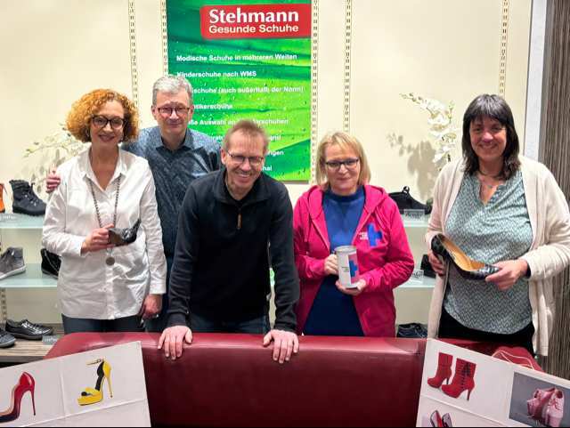 Förderkreis Iserlohn
Mörderischen Sauerländern im Schuhaus Stehmann mit Einverständniserklärung Förderkreis Iserlohn
Mörderischen Sauerländern im Schuhaus Stehmann mit Einverständniserklärung