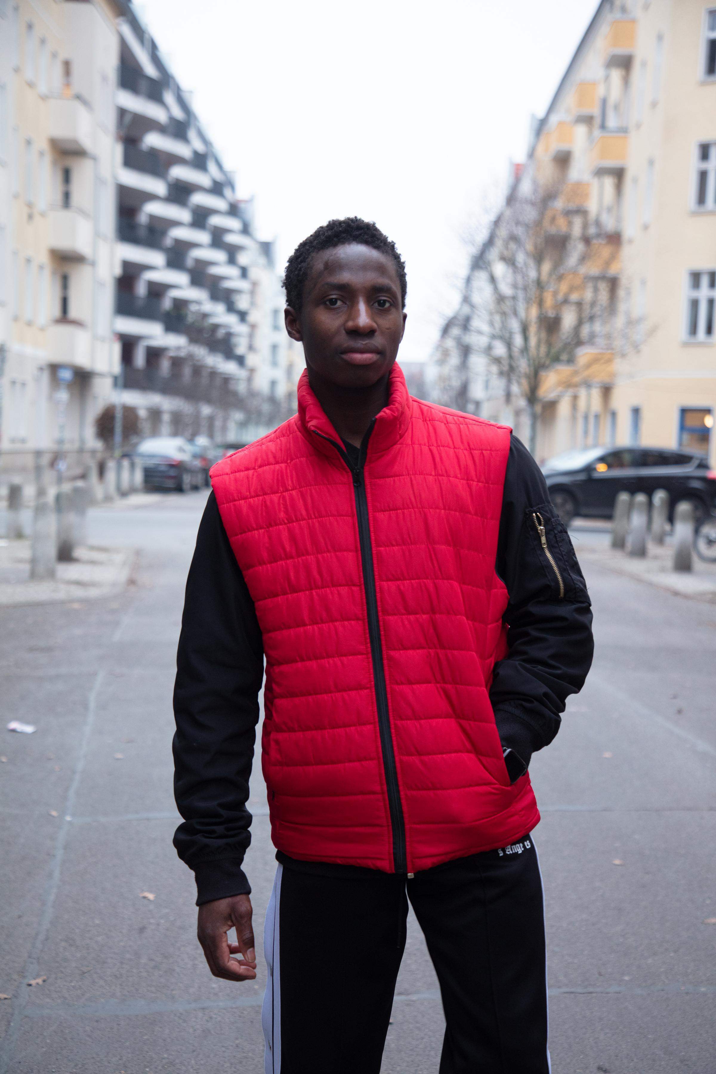 #UnmuteRefugees 2.0: Potraitfoto von Alymi (Quelle: Sven Lützenkirchen) #UnmuteRefugees 2.0: Potraitfoto von Alymi (Quelle: Sven Lützenkirchen)