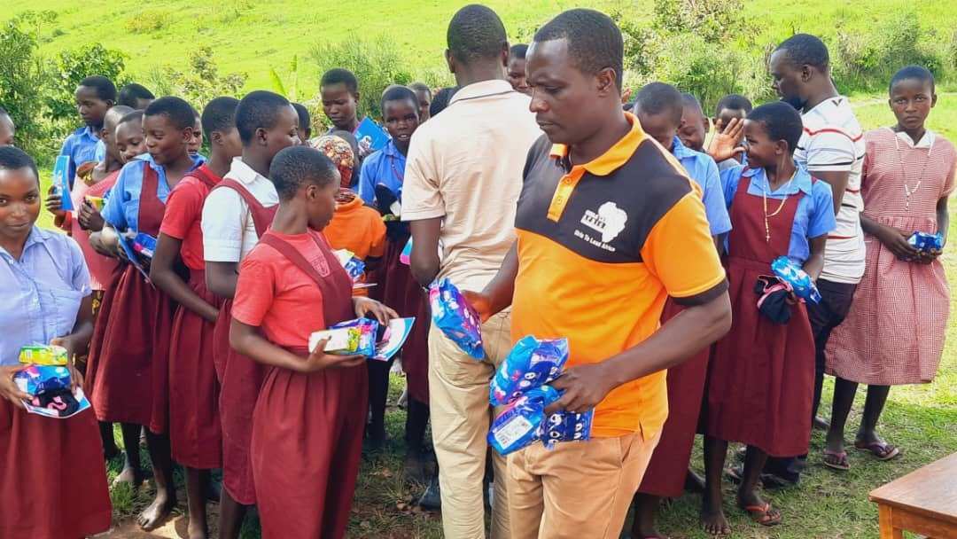 Das ehemalige Patenkind Isaac vom Ehepaar Schönebeck (AK Berlin und Stifter*innen) für das Magazin und Webseite 2025