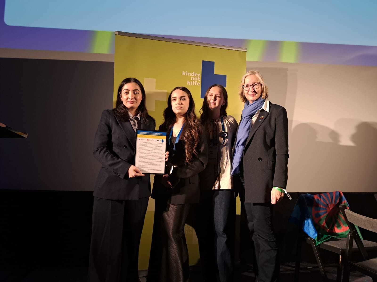 Café Kyiv am 23.02.26 in Berlin; Panel mit Reem Alabali Radovan, 2 jungen Ukrainerinnen und Katrin Weidemann (Quelle: Frank Mischo/Kindernothilfe)