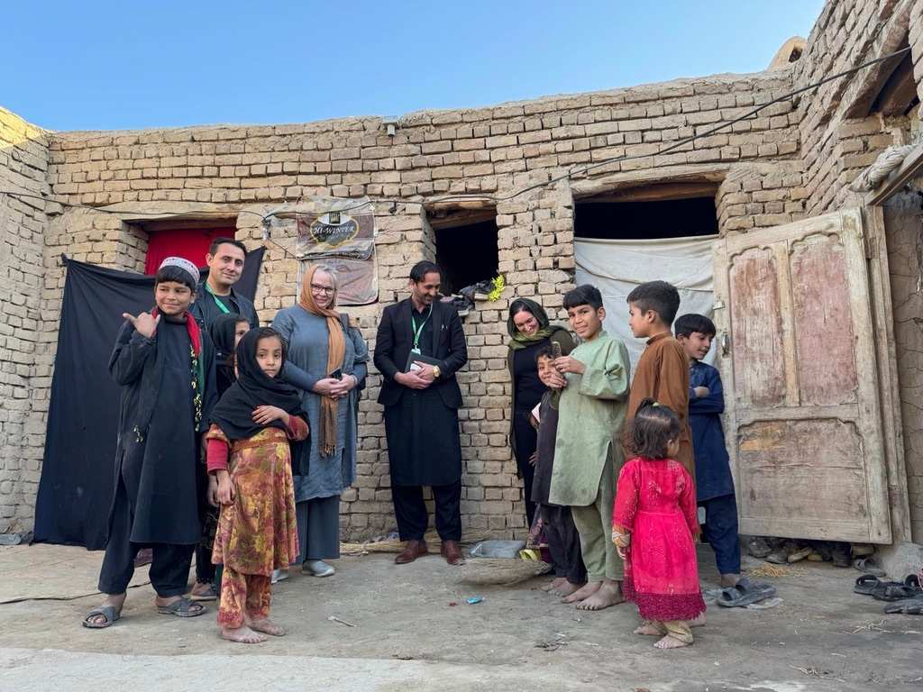 Zwei Mitarbeiterinnen der Kindernothilfe haben viele Familien mit Kindern auf ihrer Dienstreise in Afghanistan getroffen (Foto: Kindernothilfe-Partner)