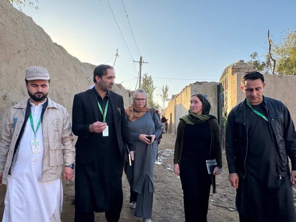 Bei ihrem Besuch haben Silvia Beyer und Christine Idems mit Partner über die aktuelle Situation für Kinder in Afghanistan gesprochen und Projekte besucht (Foto: Kindernothilfe-Partner)