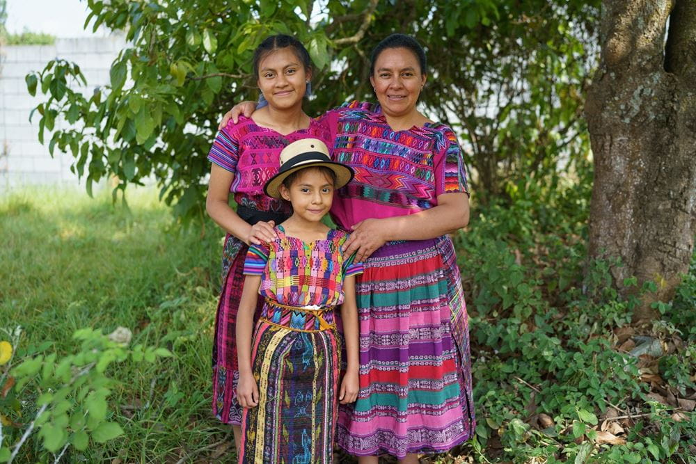 Ana mit ihrer Mutter und ihrer Schwester Ciera (Quelle: James Rodríguez) Ana mit ihrer Mutter und ihrer Schwester Ciera (Quelle: James Rodríguez)