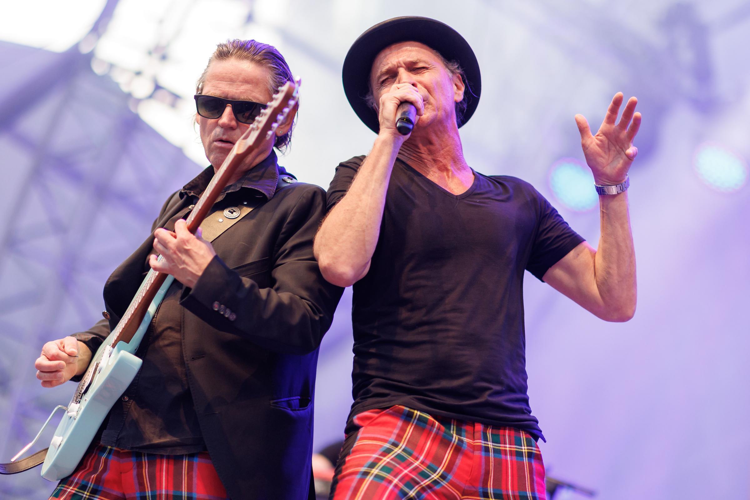 Mitglieder der Band Brings auf der Bühne beim Evangelischen Kirchentag in Nürnberg 2023 (Quelle: Daniel Karmann) Mitglieder der Band Brings auf der Bühne beim Evangelischen Kirchentag in Nürnberg 2023 (Quelle: Daniel Karmann)