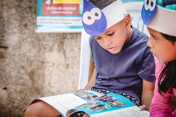 Geflüchtete venezolanische Kinder aus den in ihrer Heimat ausgegrenzten indigenen Gemeinschaften haben es in Brasilien wegen der Sprachbarriere besonders schwer, in der Schule mitzuhalten. Cáritas Brasileira investiert deshalb viel Energie darauf, die Mädchen und Buben für den Unterrichtsbesuch vorzubereiten. (Foto: Cáritas Brasileira, Kindernothilfe-Partner) Geflüchtete venezolanische Kinder aus den in ihrer Heimat ausgegrenzten indigenen Gemeinschaften haben es in Brasilien wegen der Sprachbarriere besonders schwer, in der Schule mitzuhalten. Cáritas Brasileira investiert deshalb viel Energie darauf, die Mädchen und Buben für den Unterrichtsbesuch vorzubereiten. (Foto: Cáritas Brasileira, Kindernothilfe-Partner)