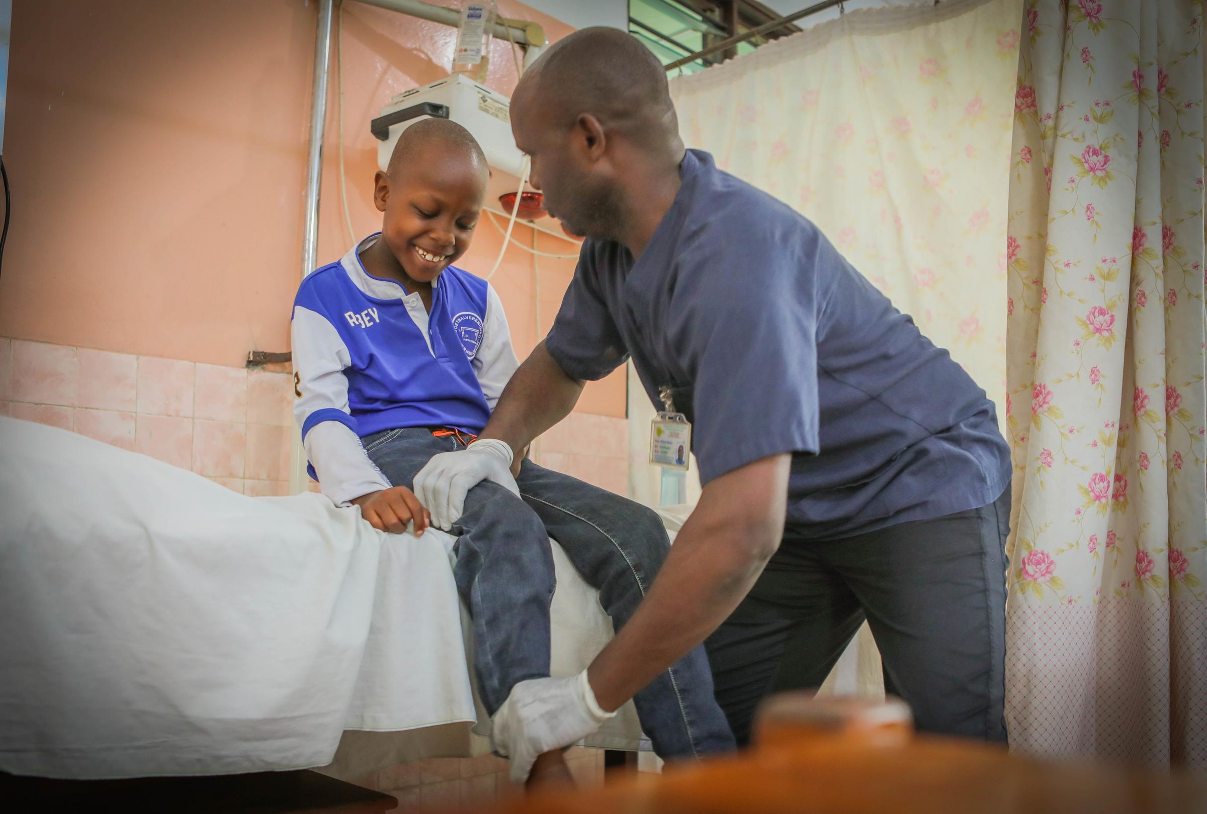 Projektbesuch im APDK-Therapiezentrum in Mombasa (Quelle: Katharina Draub)