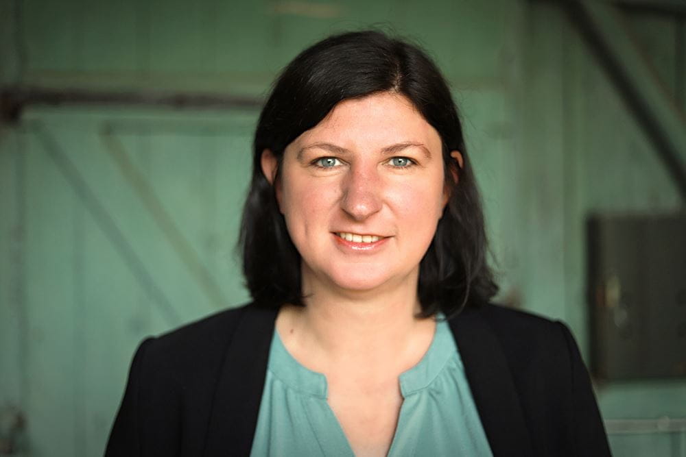 Portrait von Duška Roth, eine Nominierte des "Preis der Kinderjury" 2026 (Quelle: Olaf Parusel, MDR) Portrait von Duška Roth, eine Nominierte des "Preis der Kinderjury" 2026 (Quelle: Olaf Parusel, MDR)