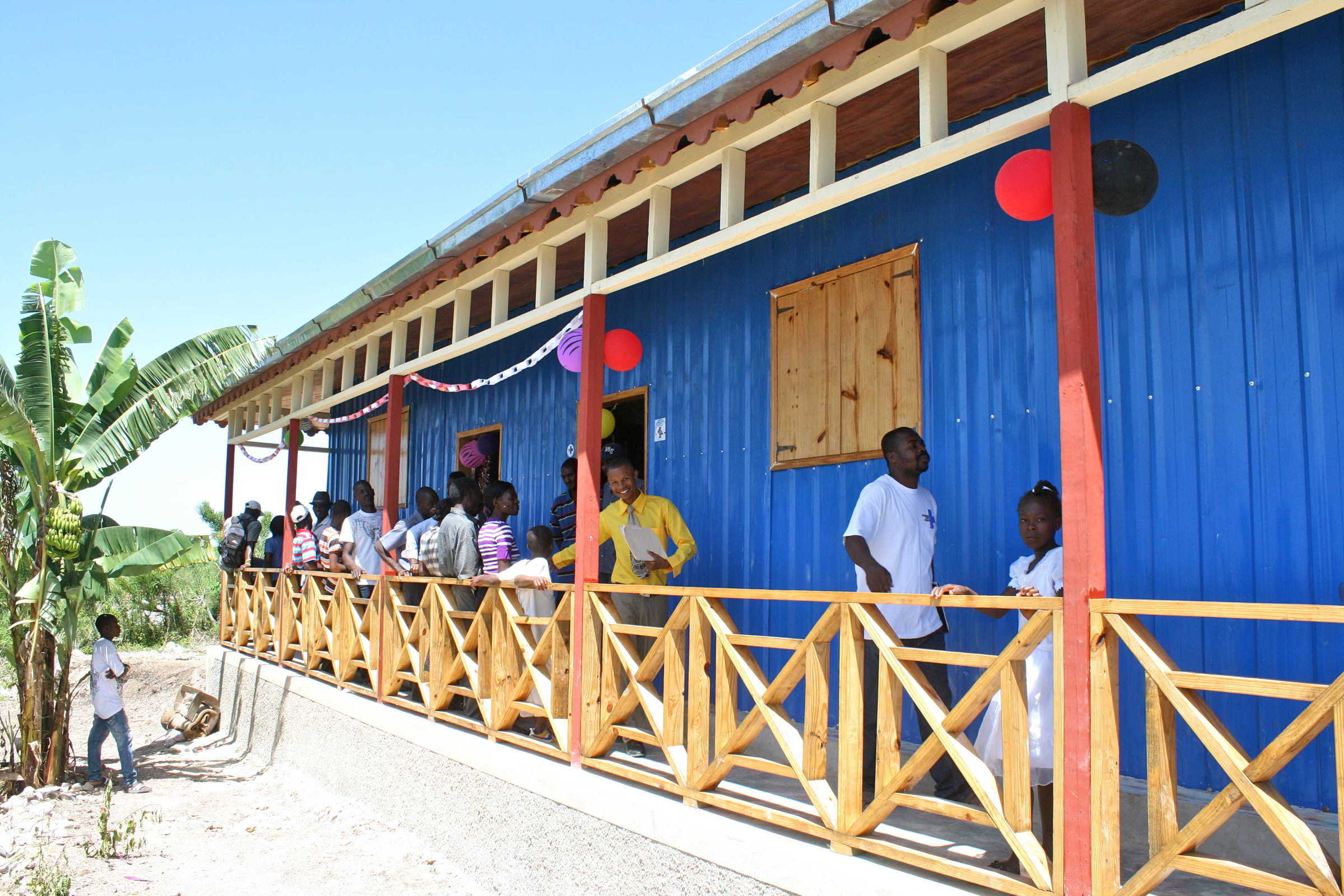 Eröffnungsfeier der Bergschule in Daveau (Quelle: Jürgen Schübelin) Eröffnungsfeier der Bergschule in Daveau (Quelle: Jürgen Schübelin)