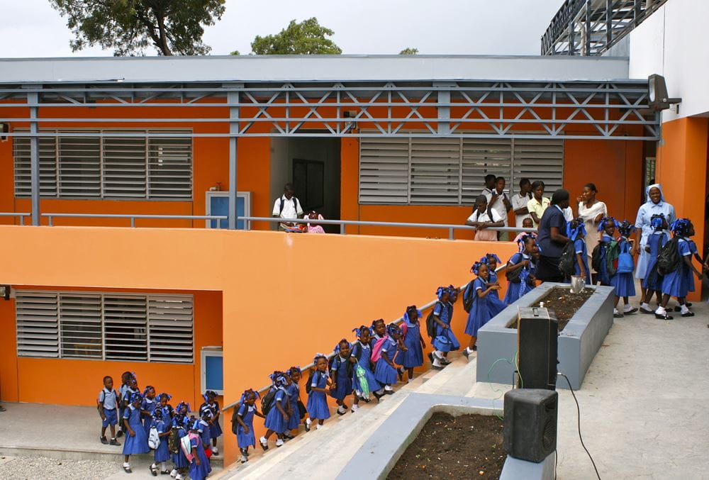 Eine neu aufgebaute Schule in Haiti. (Quelle: Jürgen Schübelin)