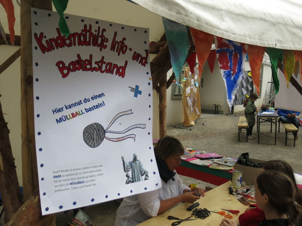Infostand des AK Halle beim Lindenblütenfest 2015 Infostand des AK Halle beim Lindenblütenfest 2015