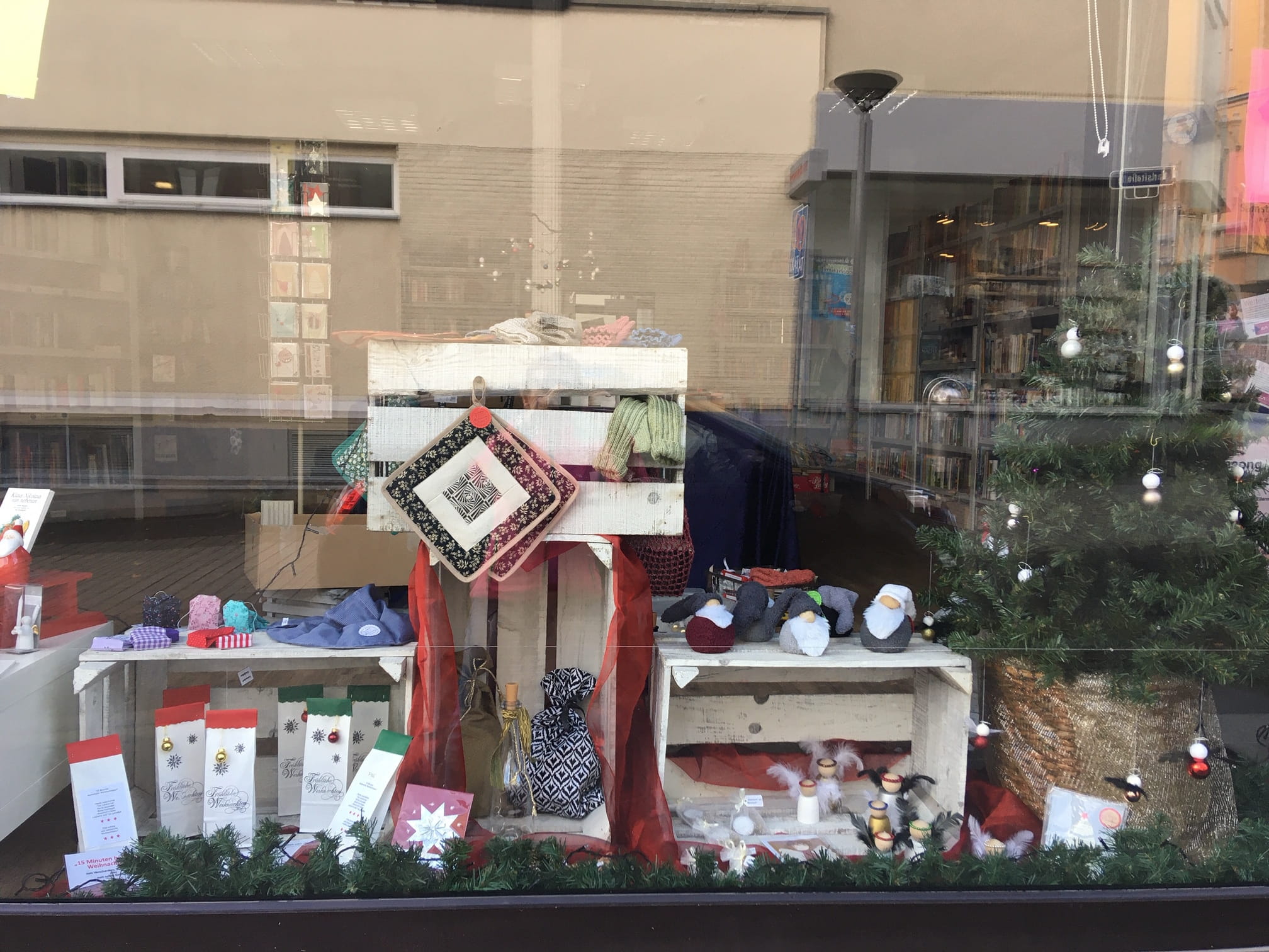 Der neue Laden des Förderkreises Iserlohn wurde mit viel Liebe eingerichtet (Quelle: Martin Bondzio)